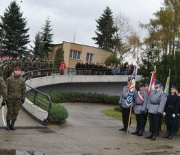 Zdjęcie z galerii: Zdjęcia z dn.11 listopada 2015 - Mszy Świętej w Kościele NMP Królowej Polski w Tomaszowie Maz. oraz Biegu Niepodległości