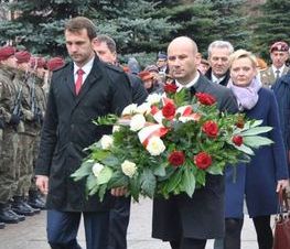 Zdjęcie z galerii: Zdjęcia z dn.11 listopada 2015 - Mszy Świętej w Kościele NMP Królowej Polski w Tomaszowie Maz. oraz Biegu Niepodległości