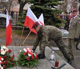 Zdjęcie z galerii: Zdjęcia z dn.11 listopada 2015 - Mszy Świętej w Kościele NMP Królowej Polski w Tomaszowie Maz. oraz Biegu Niepodległości