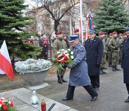 Zdjęcie z galerii: Zdjęcia z dn.11 listopada 2015 - Mszy Świętej w Kościele NMP Królowej Polski w Tomaszowie Maz. oraz Biegu Niepodległości