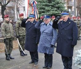 Zdjęcie z galerii: Zdjęcia z dn.11 listopada 2015 - Mszy Świętej w Kościele NMP Królowej Polski w Tomaszowie Maz. oraz Biegu Niepodległości
