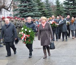 Zdjęcie z galerii: Zdjęcia z dn.11 listopada 2015 - Mszy Świętej w Kościele NMP Królowej Polski w Tomaszowie Maz. oraz Biegu Niepodległości