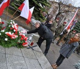 Zdjęcie z galerii: Zdjęcia z dn.11 listopada 2015 - Mszy Świętej w Kościele NMP Królowej Polski w Tomaszowie Maz. oraz Biegu Niepodległości