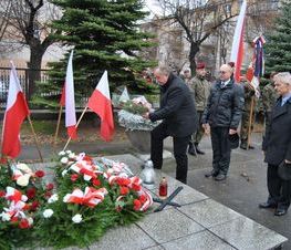 Zdjęcie z galerii: Zdjęcia z dn.11 listopada 2015 - Mszy Świętej w Kościele NMP Królowej Polski w Tomaszowie Maz. oraz Biegu Niepodległości