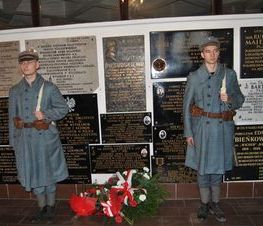 Zdjęcie z galerii: Zdjęcia z dn.11 listopada 2015 - Mszy Świętej w Kościele NMP Królowej Polski w Tomaszowie Maz. oraz Biegu Niepodległości