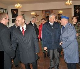 Zdjęcie z galerii: Zdjęcia z dn.11 listopada 2015 - Mszy Świętej w Kościele NMP Królowej Polski w Tomaszowie Maz. oraz Biegu Niepodległości