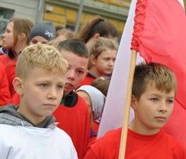 Zdjęcie z galerii: Zdjęcia z dn.11 listopada 2015 - Mszy Świętej w Kościele NMP Królowej Polski w Tomaszowie Maz. oraz Biegu Niepodległości