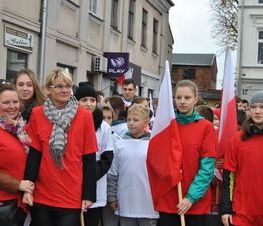 Zdjęcie z galerii: Zdjęcia z dn.11 listopada 2015 - Mszy Świętej w Kościele NMP Królowej Polski w Tomaszowie Maz. oraz Biegu Niepodległości