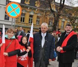 Zdjęcie z galerii: Zdjęcia z dn.11 listopada 2015 - Mszy Świętej w Kościele NMP Królowej Polski w Tomaszowie Maz. oraz Biegu Niepodległości