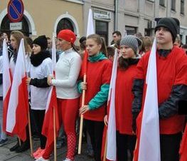 Zdjęcie z galerii: Zdjęcia z dn.11 listopada 2015 - Mszy Świętej w Kościele NMP Królowej Polski w Tomaszowie Maz. oraz Biegu Niepodległości