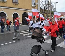Zdjęcie z galerii: Zdjęcia z dn.11 listopada 2015 - Mszy Świętej w Kościele NMP Królowej Polski w Tomaszowie Maz. oraz Biegu Niepodległości