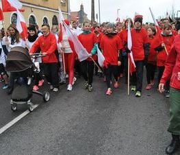 Zdjęcie z galerii: Zdjęcia z dn.11 listopada 2015 - Mszy Świętej w Kościele NMP Królowej Polski w Tomaszowie Maz. oraz Biegu Niepodległości