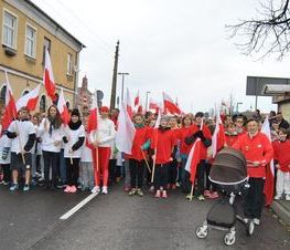 Zdjęcie z galerii: Zdjęcia z dn.11 listopada 2015 - Mszy Świętej w Kościele NMP Królowej Polski w Tomaszowie Maz. oraz Biegu Niepodległości