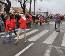 Zdjęcie z galerii: Zdjęcia z dn.11 listopada 2015 - Mszy Świętej w Kościele NMP Królowej Polski w Tomaszowie Maz. oraz Biegu Niepodległości