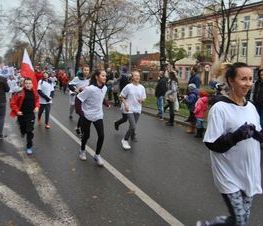 Zdjęcie z galerii: Zdjęcia z dn.11 listopada 2015 - Mszy Świętej w Kościele NMP Królowej Polski w Tomaszowie Maz. oraz Biegu Niepodległości