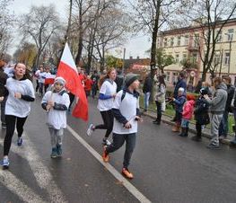 Zdjęcie z galerii: Zdjęcia z dn.11 listopada 2015 - Mszy Świętej w Kościele NMP Królowej Polski w Tomaszowie Maz. oraz Biegu Niepodległości