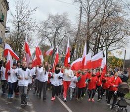 Zdjęcie z galerii: Zdjęcia z dn.11 listopada 2015 - Mszy Świętej w Kościele NMP Królowej Polski w Tomaszowie Maz. oraz Biegu Niepodległości