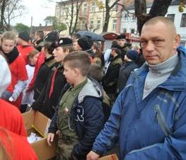 Zdjęcie z galerii: Zdjęcia z dn.11 listopada 2015 - Mszy Świętej w Kościele NMP Królowej Polski w Tomaszowie Maz. oraz Biegu Niepodległości