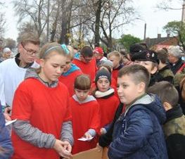 Zdjęcie z galerii: Zdjęcia z dn.11 listopada 2015 - Mszy Świętej w Kościele NMP Królowej Polski w Tomaszowie Maz. oraz Biegu Niepodległości
