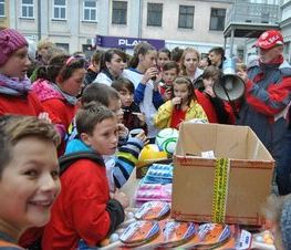 Zdjęcie z galerii: Zdjęcia z dn.11 listopada 2015 - Mszy Świętej w Kościele NMP Królowej Polski w Tomaszowie Maz. oraz Biegu Niepodległości