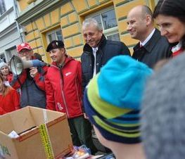 Zdjęcie z galerii: Zdjęcia z dn.11 listopada 2015 - Mszy Świętej w Kościele NMP Królowej Polski w Tomaszowie Maz. oraz Biegu Niepodległości