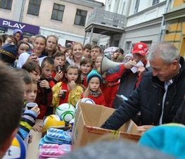 Zdjęcie z galerii: Zdjęcia z dn.11 listopada 2015 - Mszy Świętej w Kościele NMP Królowej Polski w Tomaszowie Maz. oraz Biegu Niepodległości