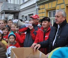 Zdjęcie z galerii: Zdjęcia z dn.11 listopada 2015 - Mszy Świętej w Kościele NMP Królowej Polski w Tomaszowie Maz. oraz Biegu Niepodległości