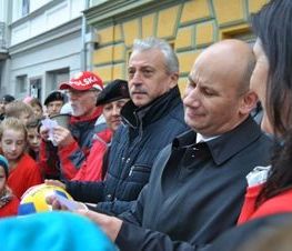 Zdjęcie z galerii: Zdjęcia z dn.11 listopada 2015 - Mszy Świętej w Kościele NMP Królowej Polski w Tomaszowie Maz. oraz Biegu Niepodległości