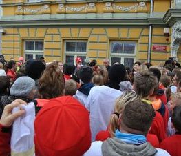 Zdjęcie z galerii: Zdjęcia z dn.11 listopada 2015 - Mszy Świętej w Kościele NMP Królowej Polski w Tomaszowie Maz. oraz Biegu Niepodległości