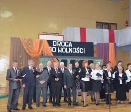 Zdjęcie z galerii: Gminne Obchody 97 Rocznicy Odzyskania Niepodległości -  Inowłódz