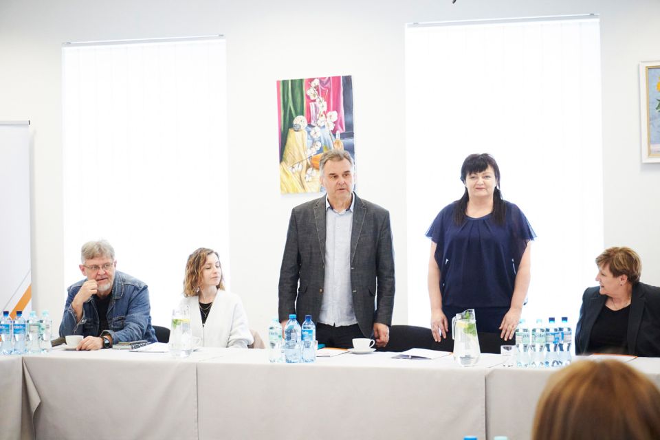 Na zdjęciu: uczestnicy spotkania dyrektorów instytucji kultury z powiatu tomaszowskiego, które odbyło się w czwartek, 28 kwietnia 2022 roku, w Powiatowym Centrum Animacji Społecznej w Tomaszowie Mazowieckim