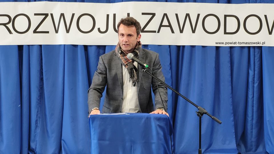 Młodzież otrzymała dokumenty potwierdzające udział w projektach zagranicznych, certyfikaty potwierdzające odbycie praktyk zagranicznych, certyfikat potwierdzający znajomość języka hiszpańskiego na poziomie A1. Na zakończenie goście zostali zaproszeni na poczęstunek, gdzie młodzież przygotowała hiszpańskie potrawy.