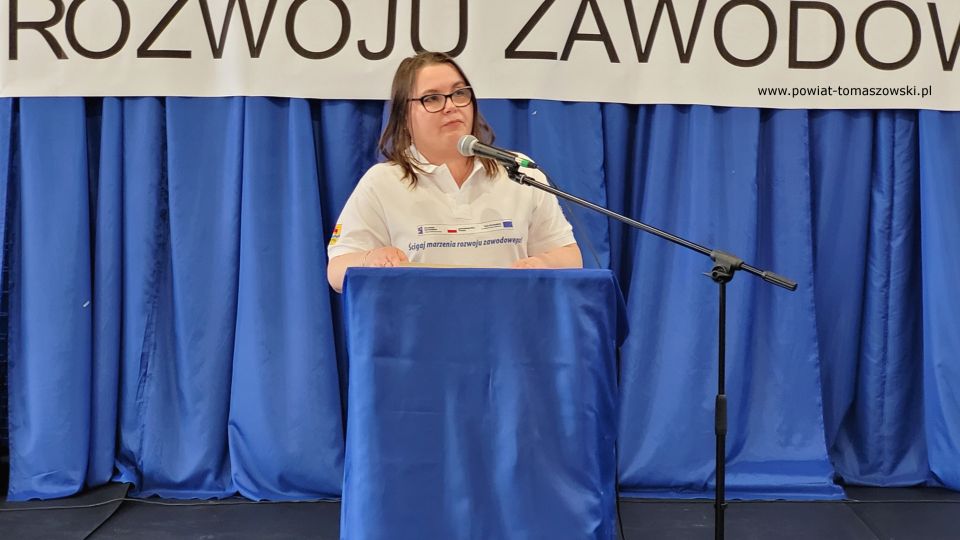Młodzież otrzymała dokumenty potwierdzające udział w projektach zagranicznych, certyfikaty potwierdzające odbycie praktyk zagranicznych, certyfikat potwierdzający znajomość języka hiszpańskiego na poziomie A1. Na zakończenie goście zostali zaproszeni na poczęstunek, gdzie młodzież przygotowała hiszpańskie potrawy.