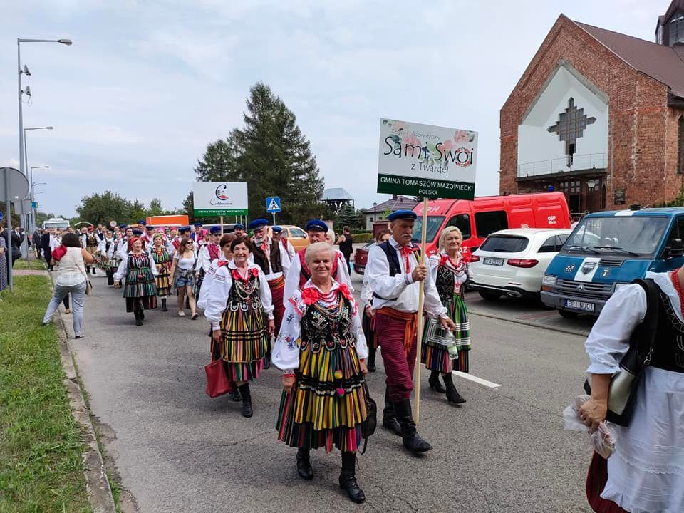 Na zdjęciu: uczestnicy Wojewódzkich Dożynek, które odbyły się w Radomsku w niedzielę, 21 sierpnia 2022 roku, 