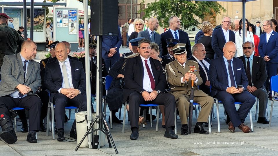 Na zdjęciu: uczestnicy obchodów 83. rocznicy wybuchu II wojny światowej i 83. rocznicy walk w obronie Tomaszowa Mazowieckiego, które odbyły się w Tomaszowie Mazowieckim w czwartek, 1 września 2022 roku, 