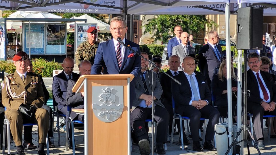 Na zdjęciu: uczestnicy obchodów 83. rocznicy wybuchu II wojny światowej i 83. rocznicy walk w obronie Tomaszowa Mazowieckiego, które odbyły się w Tomaszowie Mazowieckim w czwartek, 1 września 2022 roku, 