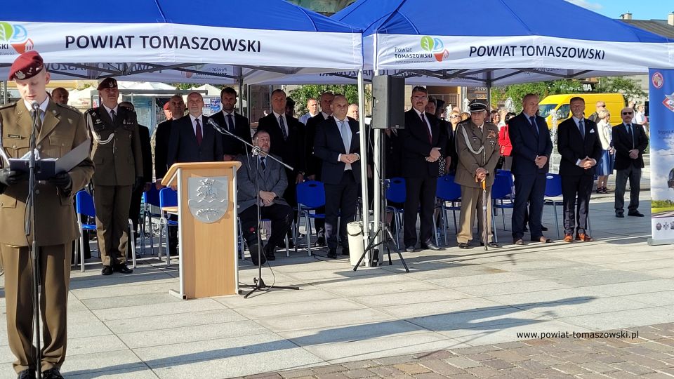 Na zdjęciu: uczestnicy obchodów 83. rocznicy wybuchu II wojny światowej i 83. rocznicy walk w obronie Tomaszowa Mazowieckiego, które odbyły się w Tomaszowie Mazowieckim w czwartek, 1 września 2022 roku, 
