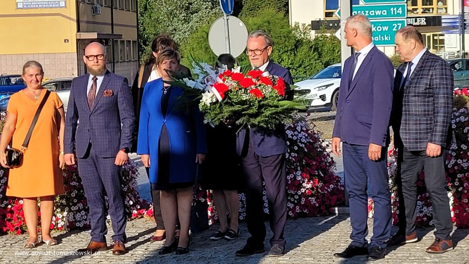 Na zdjęciu: uczestnicy obchodów 83. rocznicy wybuchu II wojny światowej i 83. rocznicy walk w obronie Tomaszowa Mazowieckiego, które odbyły się w Tomaszowie Mazowieckim w czwartek, 1 września 2022 roku, 