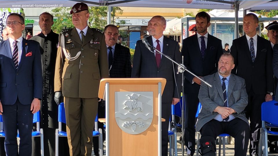 Na zdjęciu: uczestnicy obchodów 83. rocznicy wybuchu II wojny światowej i 83. rocznicy walk w obronie Tomaszowa Mazowieckiego, które odbyły się w Tomaszowie Mazowieckim w czwartek, 1 września 2022 roku, 