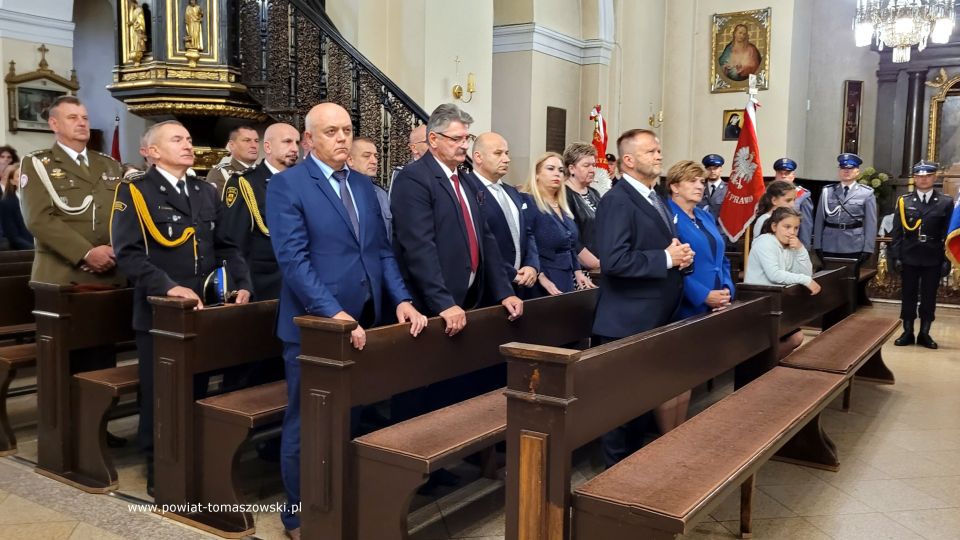 Na zdjęciu: uczestnicy obchodów 83. rocznicy wybuchu II wojny światowej i 83. rocznicy walk w obronie Tomaszowa Mazowieckiego, które odbyły się w Tomaszowie Mazowieckim w czwartek, 1 września 2022 roku, 