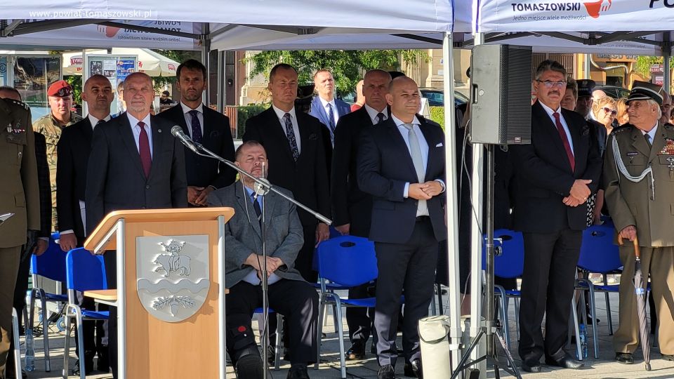 Na zdjęciu: uczestnicy obchodów 83. rocznicy wybuchu II wojny światowej i 83. rocznicy walk w obronie Tomaszowa Mazowieckiego, które odbyły się w Tomaszowie Mazowieckim w czwartek, 1 września 2022 roku, 