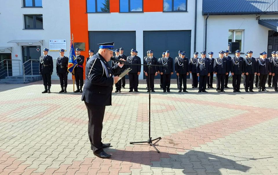 Na zdjęciu: uczestnicy obchodów 110. rocznicy powstania Ochotniczej Straży Pożarnej w Smardzewicach, które odbyły się w sobotę, 3 września 2022 roku, w Smardzewicach