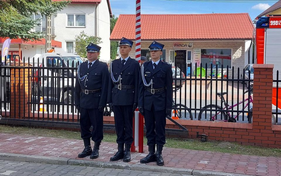 Na zdjęciu: uczestnicy obchodów 110. rocznicy powstania Ochotniczej Straży Pożarnej w Smardzewicach, które odbyły się w sobotę, 3 września 2022 roku, w Smardzewicach