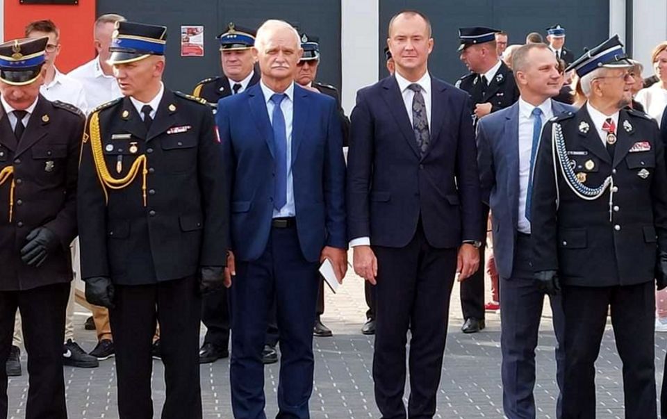 Na zdjęciu: uczestnicy obchodów 110. rocznicy powstania Ochotniczej Straży Pożarnej w Smardzewicach, które odbyły się w sobotę, 3 września 2022 roku, w Smardzewicach