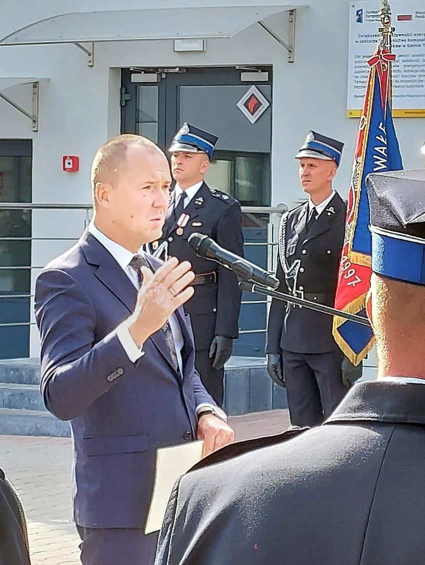 Na zdjęciu: uczestnicy obchodów 110. rocznicy powstania Ochotniczej Straży Pożarnej w Smardzewicach, które odbyły się w sobotę, 3 września 2022 roku, w Smardzewicach