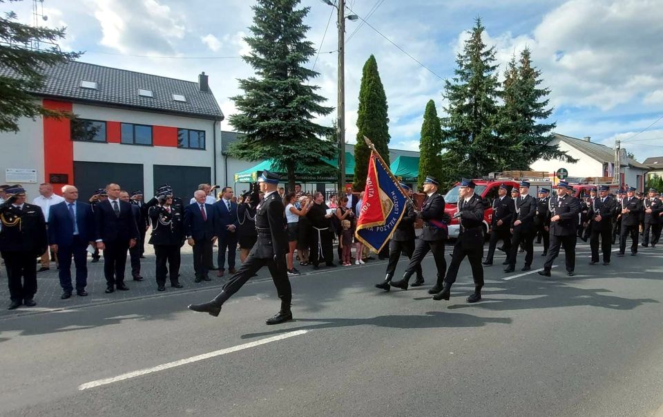 Na zdjęciu: uczestnicy obchodów 110. rocznicy powstania Ochotniczej Straży Pożarnej w Smardzewicach, które odbyły się w sobotę, 3 września 2022 roku, w Smardzewicach