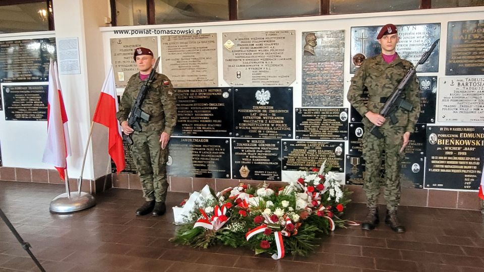 Na zdjęciu: uczestnicy uroczystości poświęconej 83. rocznicy powstania Polskiego Państwa Podziemnego, która odbyła się we wtorek, 27 września 2022 roku    w Tomaszowie Mazowieckim