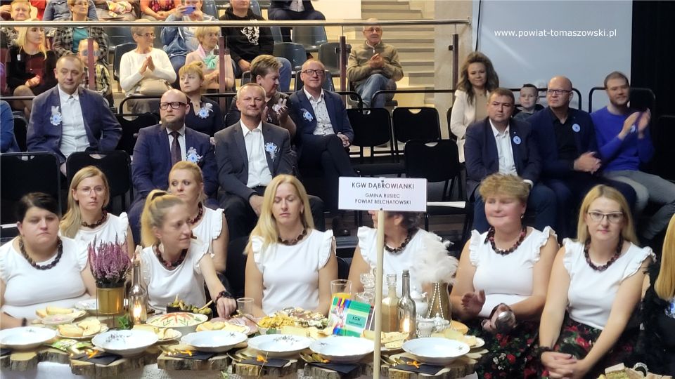 Na zdjęciu: uczestnicy VI Regionalny Turniej Kół Gospodyń Wiejskich i Miejskich, który odbył się w sobotę, 15 października 2022 roku, w Powiatowym Centrum Animacji Społecznej w Tomaszowie Mazowieckim