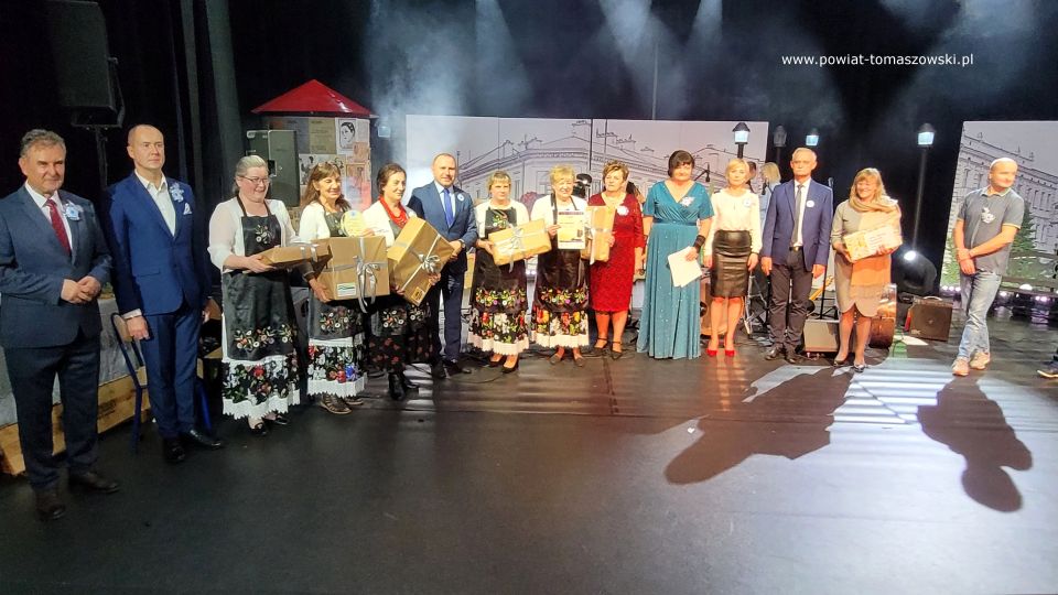 Na zdjęciu: uczestnicy VI Regionalny Turniej Kół Gospodyń Wiejskich i Miejskich, który odbył się w sobotę, 15 października 2022 roku, w Powiatowym Centrum Animacji Społecznej w Tomaszowie Mazowieckim
