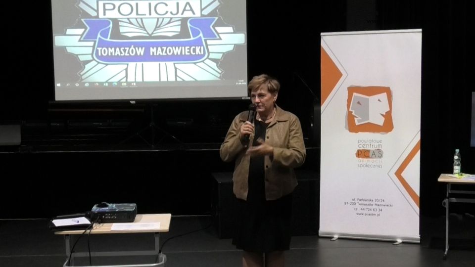 Na zdjęciu: uczestnicy debaty pod hasłem „Świadomy Senior – Bezpieczny Senior”, która odbyła się w środę, 21 września 2022 roku, w sali widowiskowej w Powiatowym Centrum Animacji Społecznej w Tomaszowie Mazowieckim,